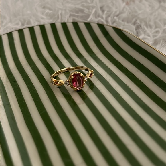💎BOGO FREE💎 Gold colored ring with reddish stone - Picture 3 of 4
